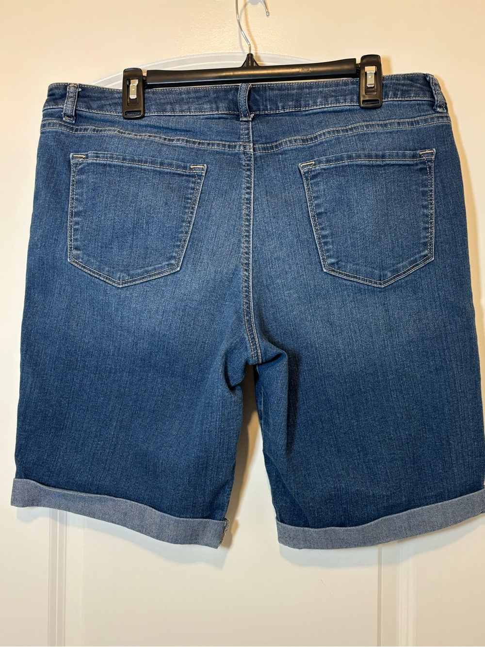 Apt. 9 Women's Medium Blue Denim Bermuda Shorts - Picture 3 of 4